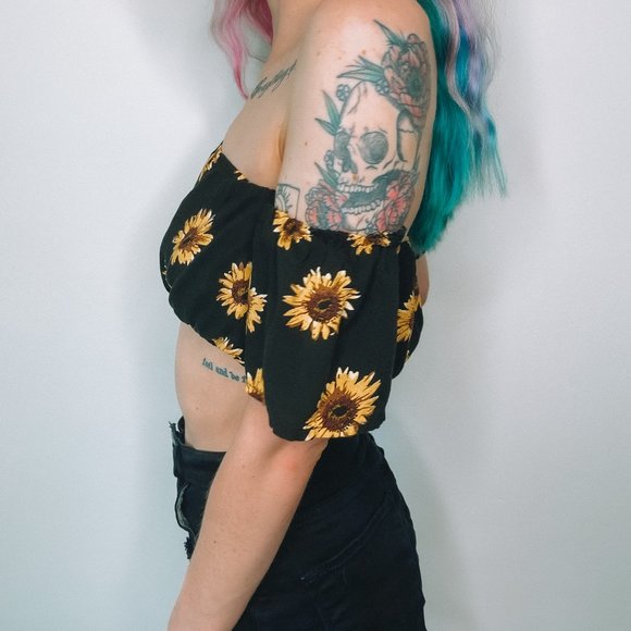 Sunflower Over The Shoulder Crop Top - Picture 4 of 6